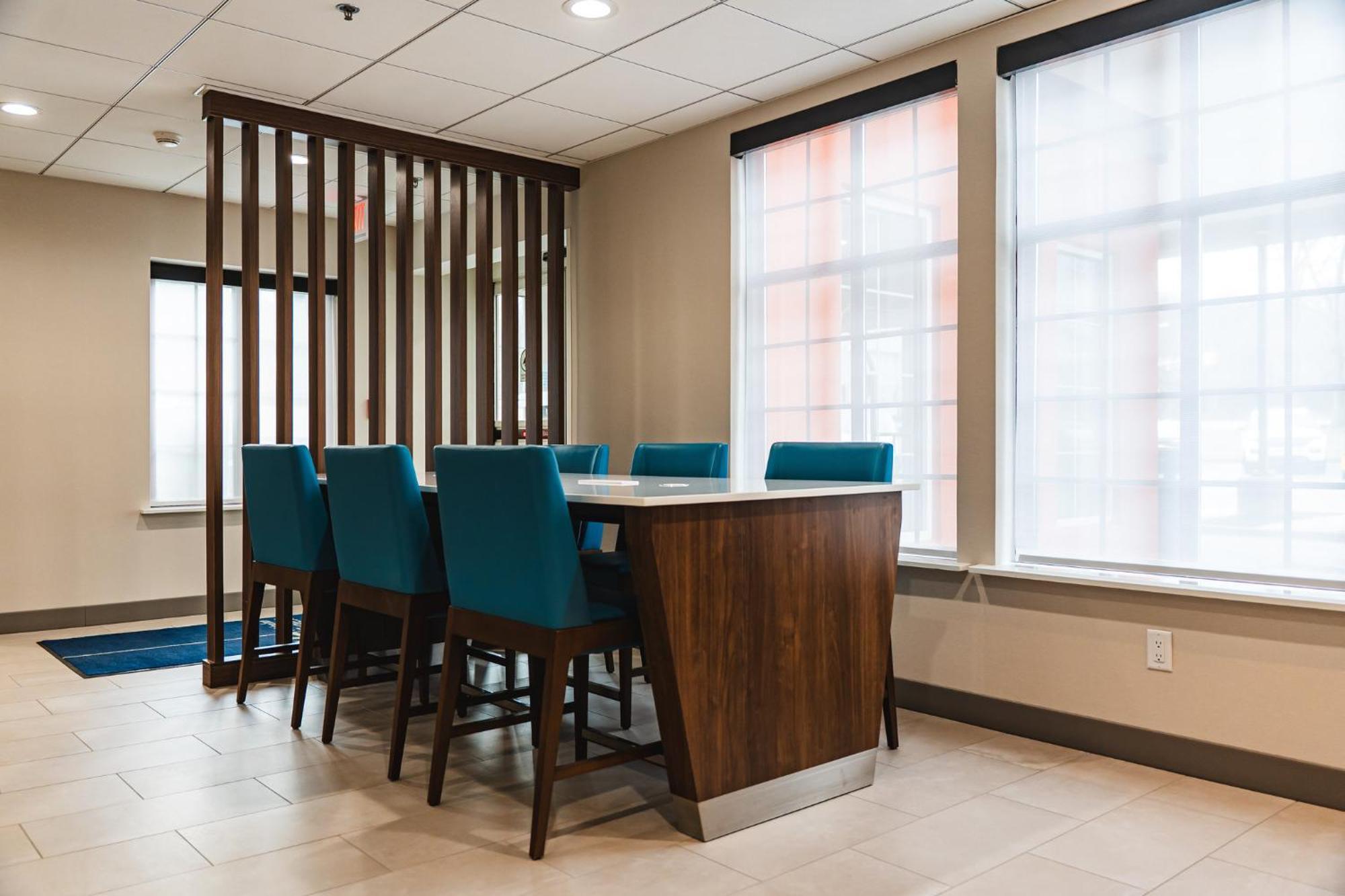 Holiday Inn Express Frazer - Malvern By Ihg Exterior photo